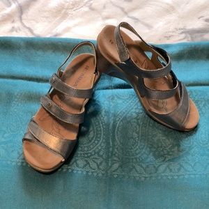 Silver leather Romika wedge sandals sz 36